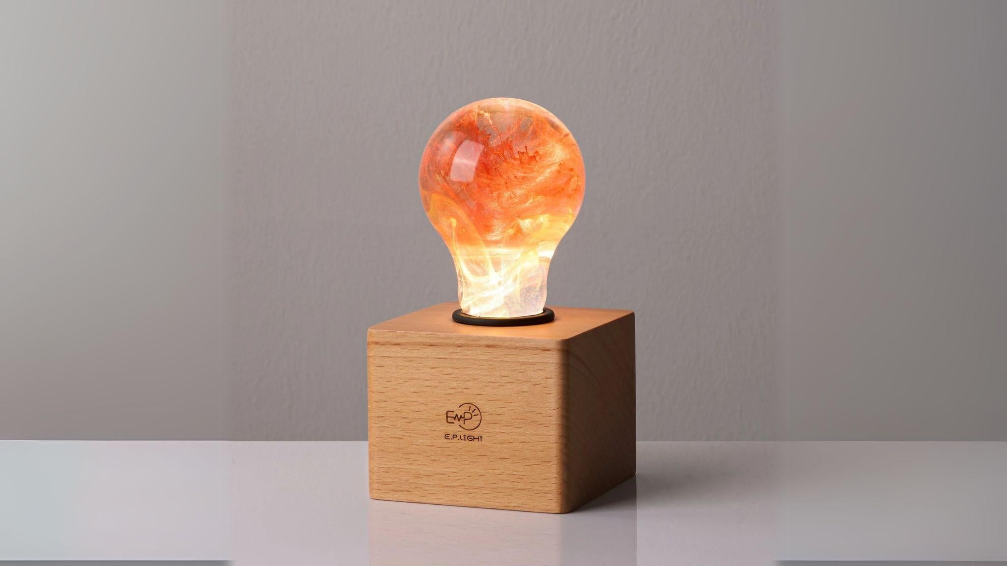 EP Light - Sunflower handcrafted eco-resin bulb with radiant sunflower design on wooden base, cool and energy-saving lighting.