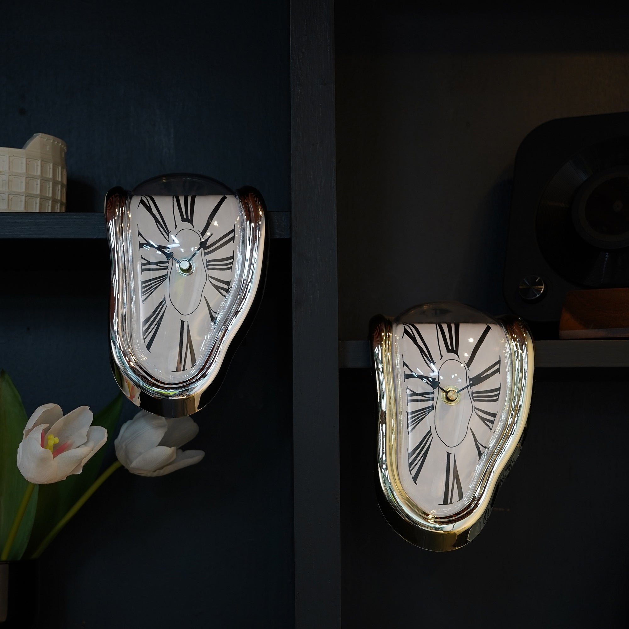 DALI Melting Clock surreal sculptural table clock inspired by Dalí’s art, a unique creative décor piece for any space.