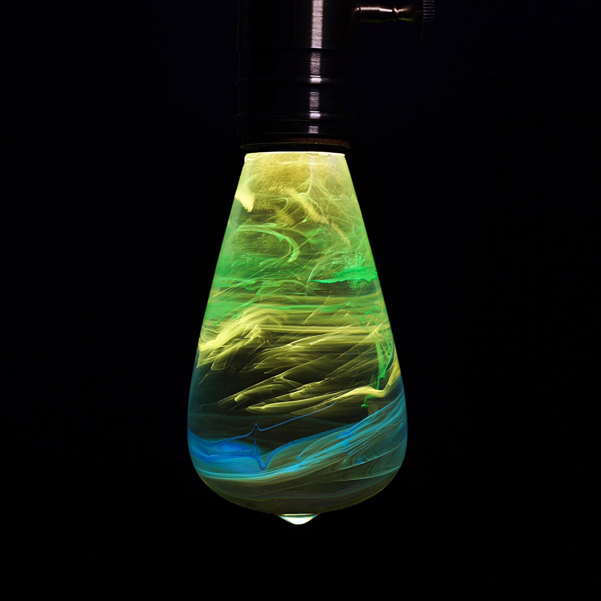 EP LIGHT - Alice bulb glowing with unique vintage-inspired eco-resin design and energy-saving LED technology.
