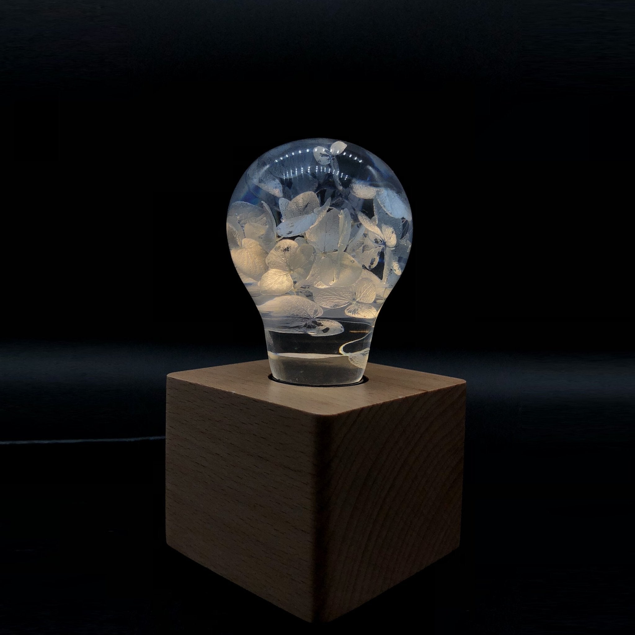 EP Light- Blue Hydrangea bulb with handcrafted blue floral resin, eco-friendly, energy-saving LED for elegant lighting.