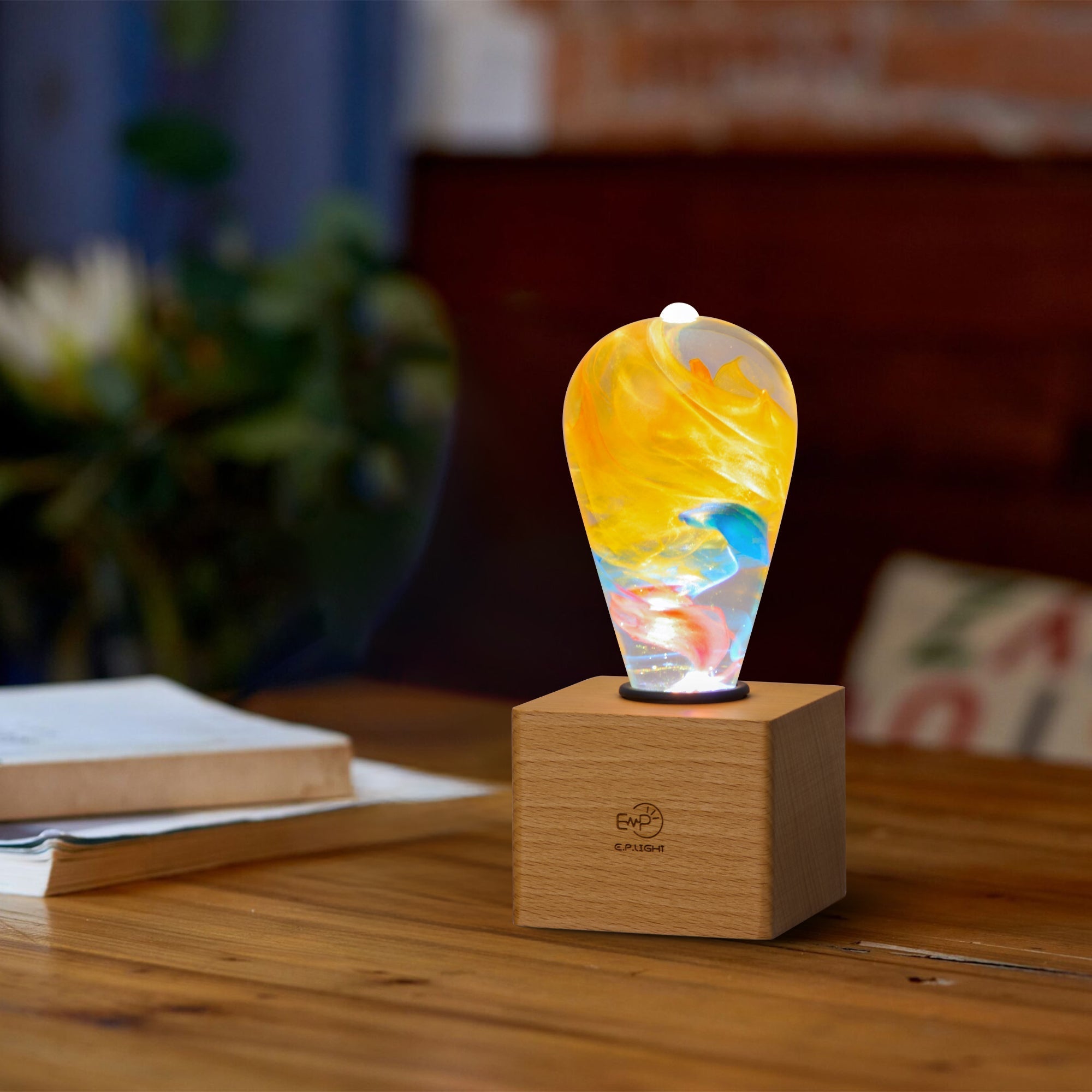EP Light - Garden bulb with vibrant eco-resin design, energy-saving LED, adding natural beauty and bright inspiration indoors.